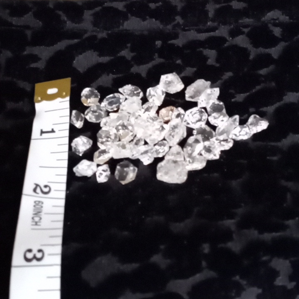 Many small pieces of Herkimer diamonds